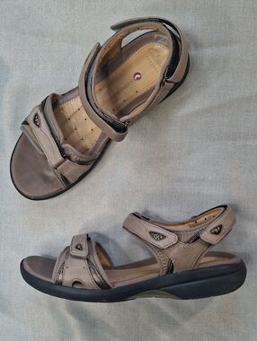 Clarks Un.Harbour Leather Sandals Taupe 8.5 W